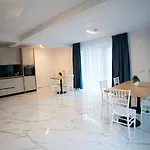 Vibe House Madisson * בראשוב